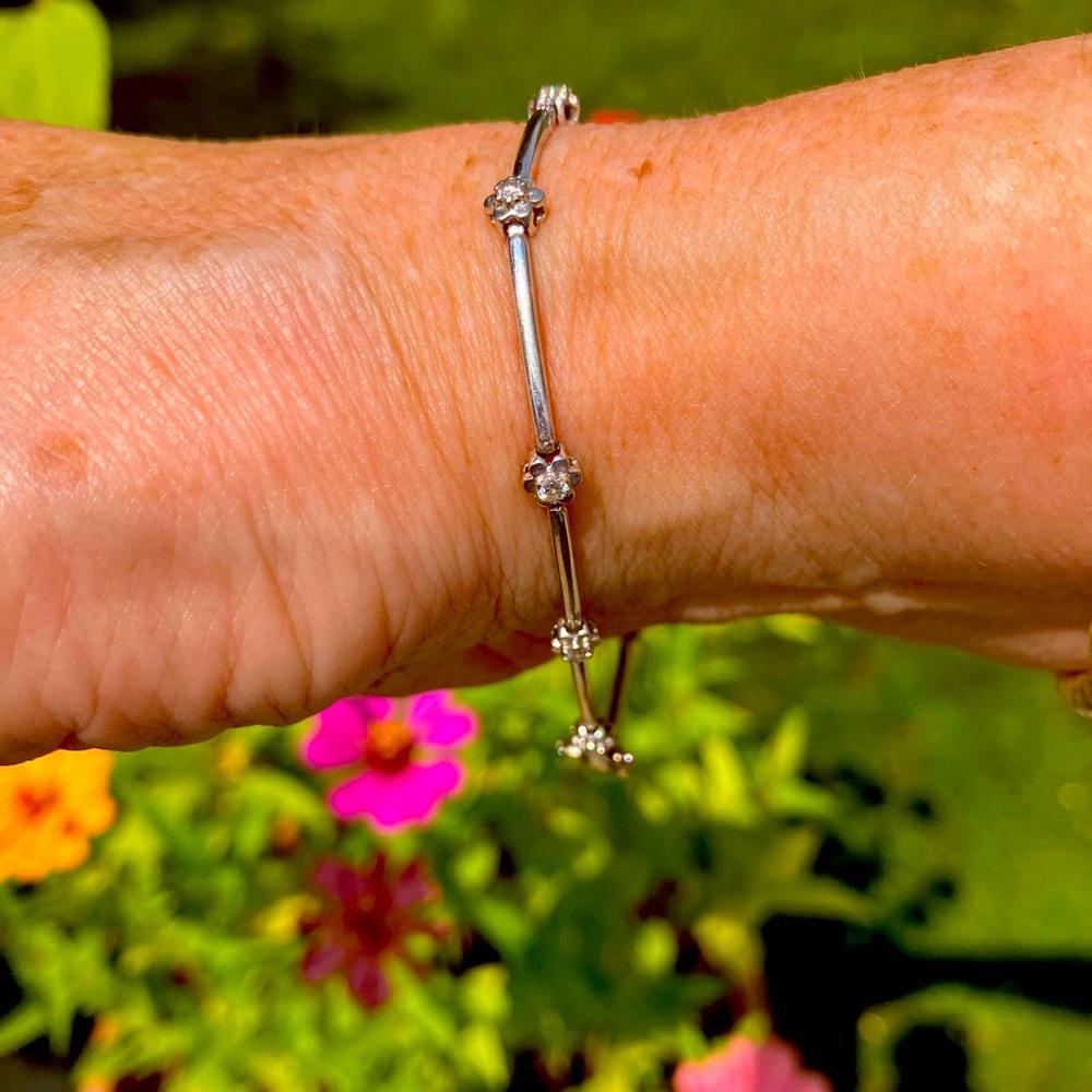 10 Kt White Gold Diamond Bracelet.